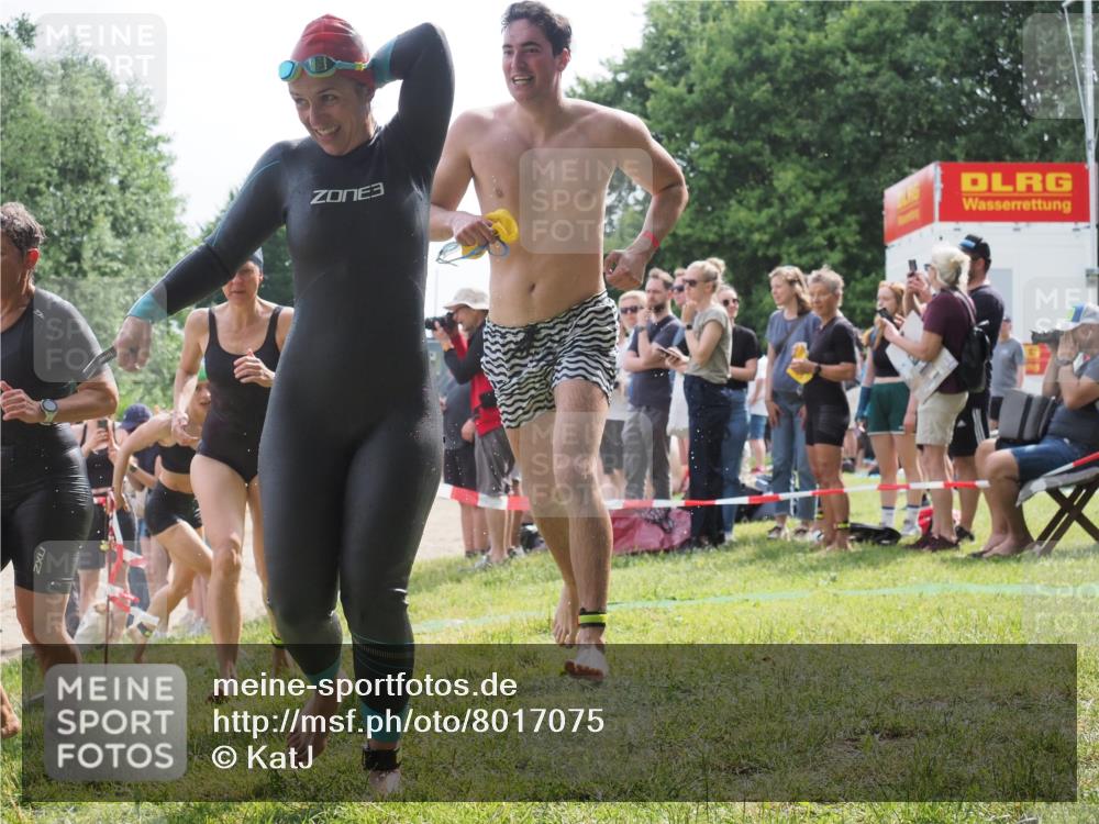 15.06.2025 - 27. Vierlanden-Triathlon KatJ http://msf.ph/oto/8017075 15.06.2025 10:16:33 Schwimmen 477, 487, 491, 494, 499, 526, 549, 574, 614, 634 meine-sportfotos.de
