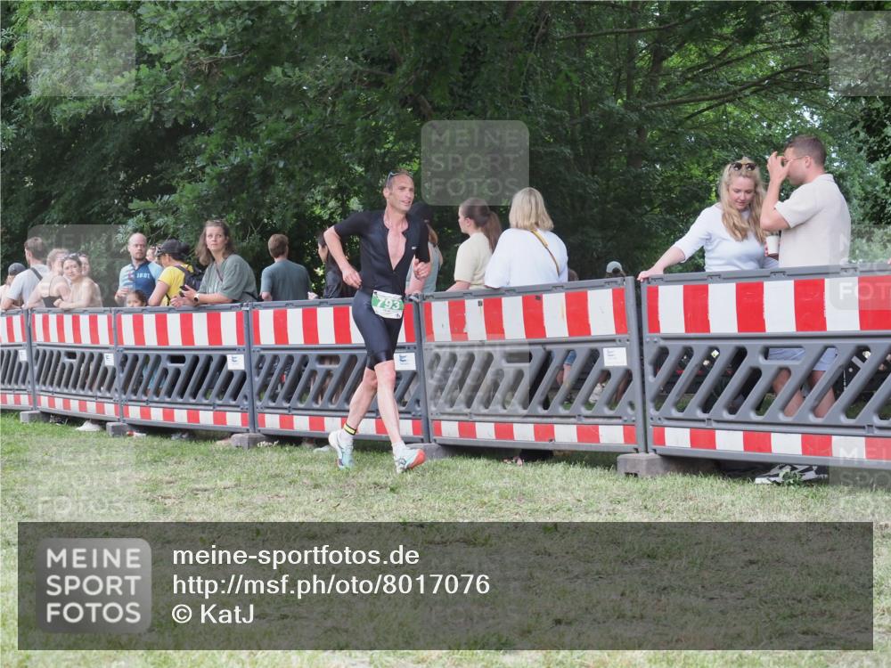 21.06.2025 - 27. Vierlanden-Triathlon KatJ http://msf.ph/oto/8017076 15.06.2025 13:15:56 Ziel 793 meine-sportfotos.de
