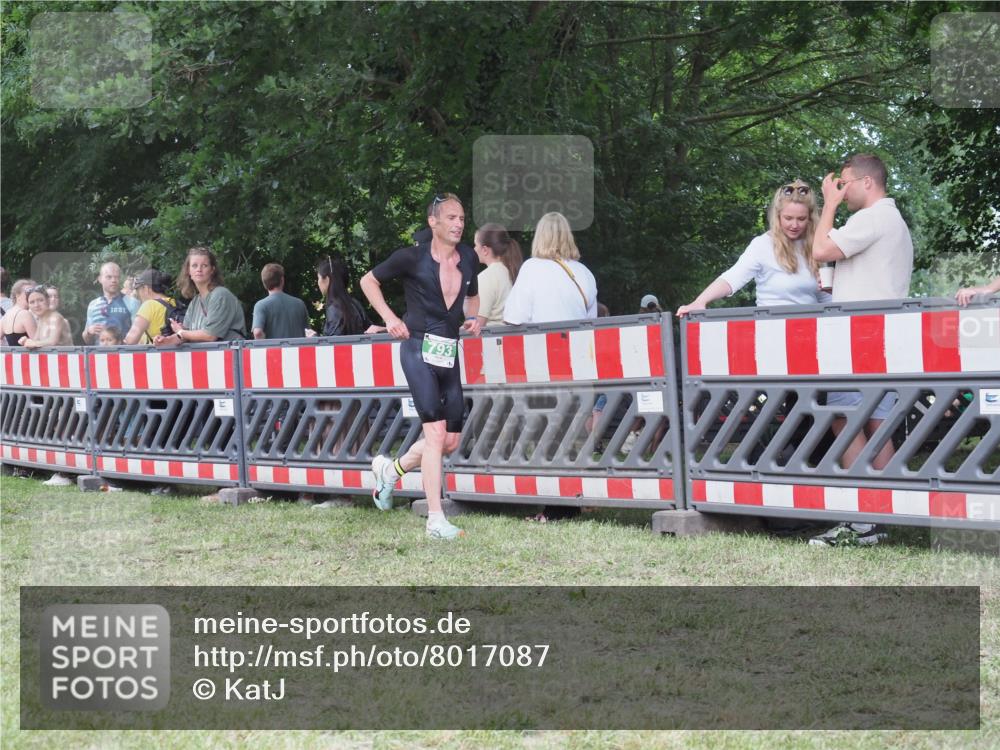21.06.2025 - 27. Vierlanden-Triathlon KatJ http://msf.ph/oto/8017087 15.06.2025 13:15:57 Ziel 793 meine-sportfotos.de