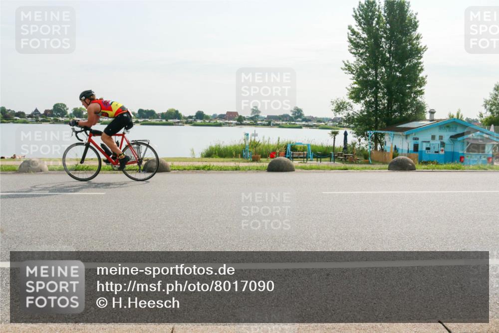 15.06.2025 - 27. Vierlanden-Triathlon H.Heesch http://msf.ph/oto/8017090 15.06.2025 09:17:52 Radfahren 49, 168, 171 meine-sportfotos.de