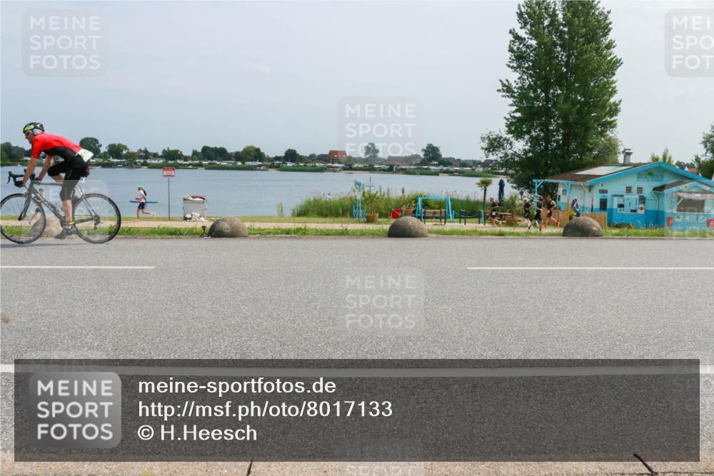 21.06.2025 - 27. Vierlanden-Triathlon H.Heesch http://msf.ph/oto/8017133 15.06.2025 11:58:13 Radfahren 652, 671, 824 meine-sportfotos.de