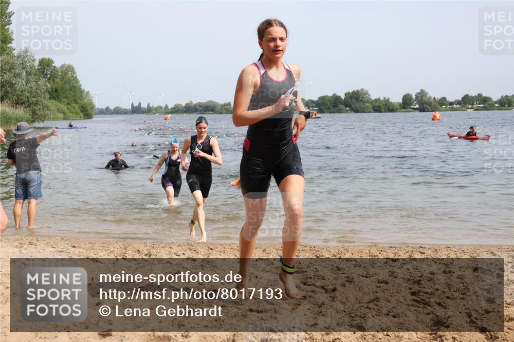 15.06.2025 - 27. Vierlanden-Triathlon Lena Gebhardt http://msf.ph/oto/8017193 15.06.2025 10:15:50 Schwimmen 483, 505, 509, 547, 564, 577, 590, 606, 612, 630 meine-sportfotos.de