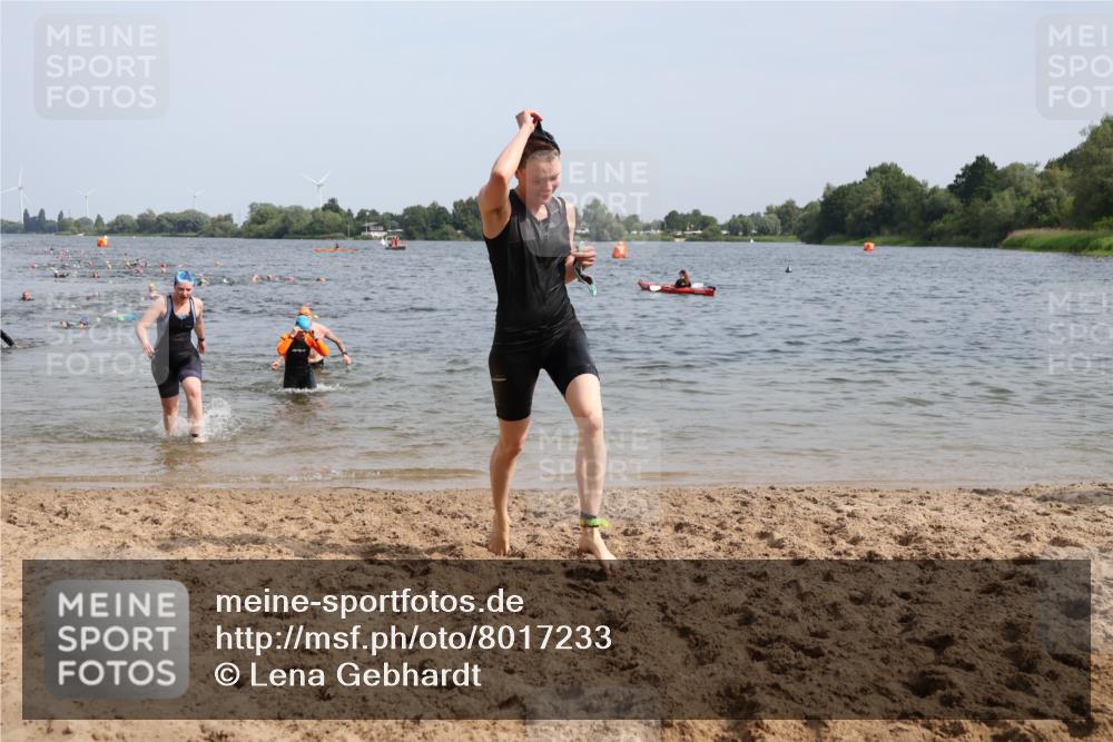 15.06.2025 - 27. Vierlanden-Triathlon Lena Gebhardt http://msf.ph/oto/8017233 15.06.2025 10:15:51 Schwimmen 483, 505, 547, 564, 577, 590, 606, 612, 630 meine-sportfotos.de
