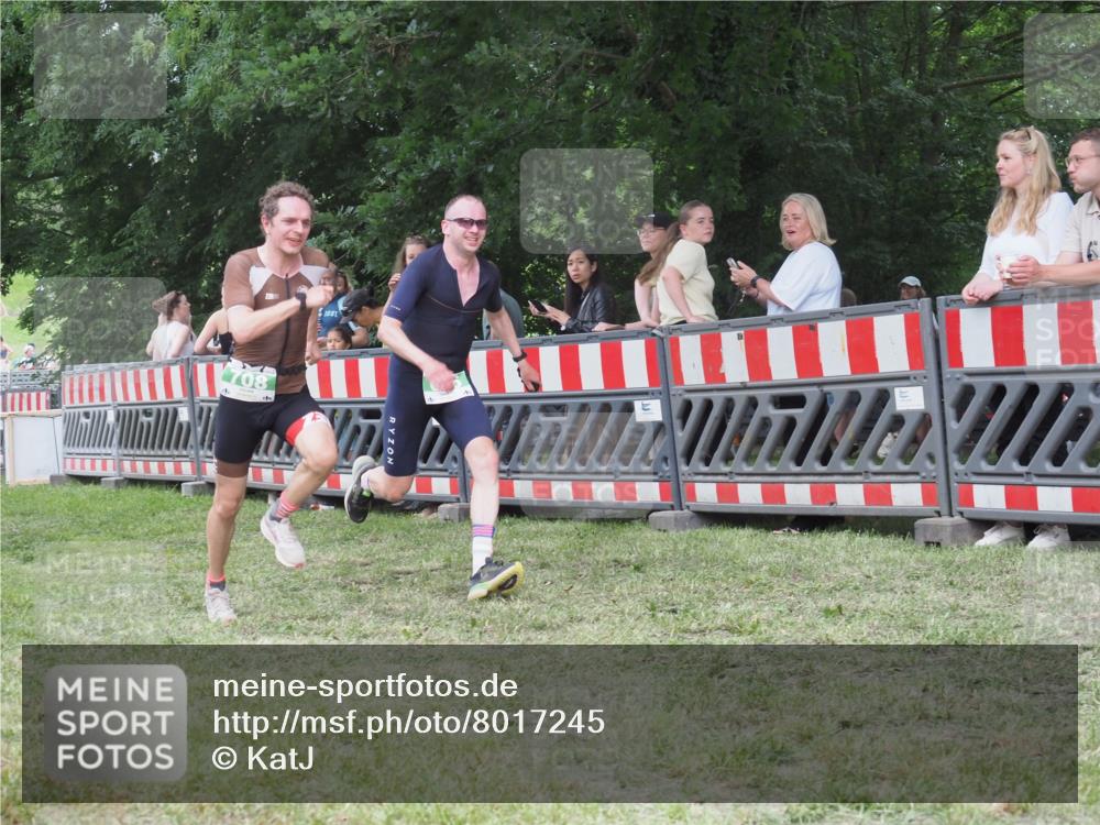 21.06.2025 - 27. Vierlanden-Triathlon KatJ http://msf.ph/oto/8017245 15.06.2025 13:16:22 Ziel 70, 696, 708 meine-sportfotos.de