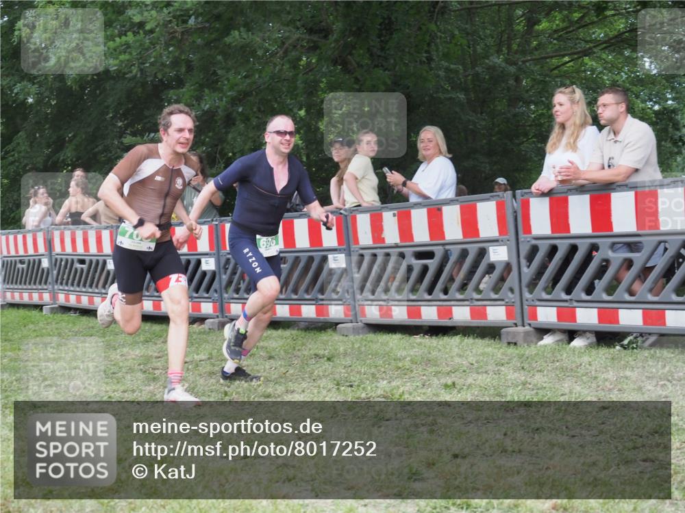 21.06.2025 - 27. Vierlanden-Triathlon KatJ http://msf.ph/oto/8017252 15.06.2025 13:16:22 Ziel 70, 696, 708 meine-sportfotos.de