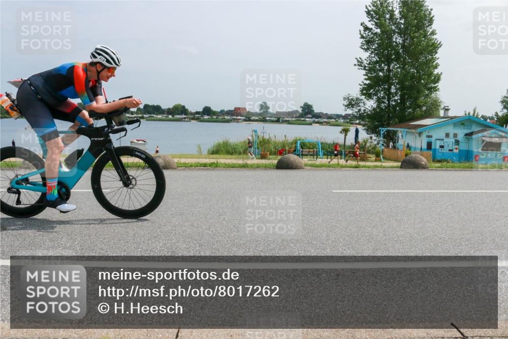 21.06.2025 - 27. Vierlanden-Triathlon H.Heesch http://msf.ph/oto/8017262 15.06.2025 11:58:41 Radfahren 213, 927, 963 meine-sportfotos.de