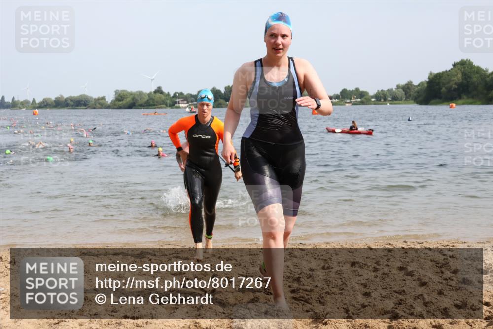 15.06.2025 - 27. Vierlanden-Triathlon Lena Gebhardt http://msf.ph/oto/8017267 15.06.2025 10:15:56 Schwimmen 445, 505, 547, 577, 590, 606, 612, 630 meine-sportfotos.de