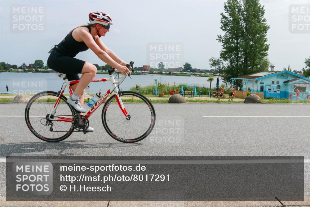 21.06.2025 - 27. Vierlanden-Triathlon H.Heesch http://msf.ph/oto/8017291 15.06.2025 11:58:42 Radfahren 213, 771, 927, 963 meine-sportfotos.de