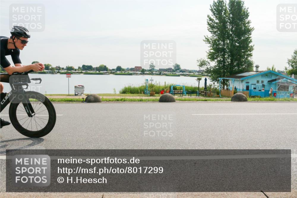 15.06.2025 - 27. Vierlanden-Triathlon H.Heesch http://msf.ph/oto/8017299 15.06.2025 09:18:52 Radfahren 45, 59, 64, 138 meine-sportfotos.de