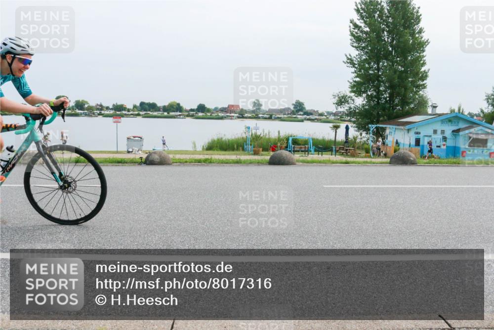 15.06.2025 - 27. Vierlanden-Triathlon H.Heesch http://msf.ph/oto/8017316 15.06.2025 11:13:57 Radfahren 16, 121, 207, 214, 556 meine-sportfotos.de
