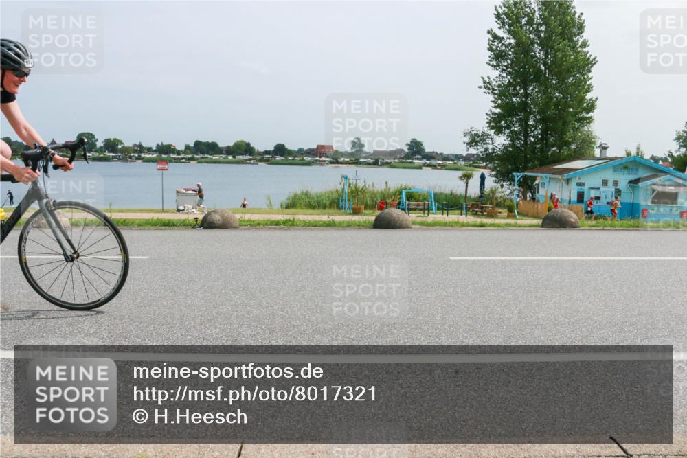 21.06.2025 - 27. Vierlanden-Triathlon H.Heesch http://msf.ph/oto/8017321 15.06.2025 11:58:44 Radfahren 213, 682, 771, 927, 963 meine-sportfotos.de