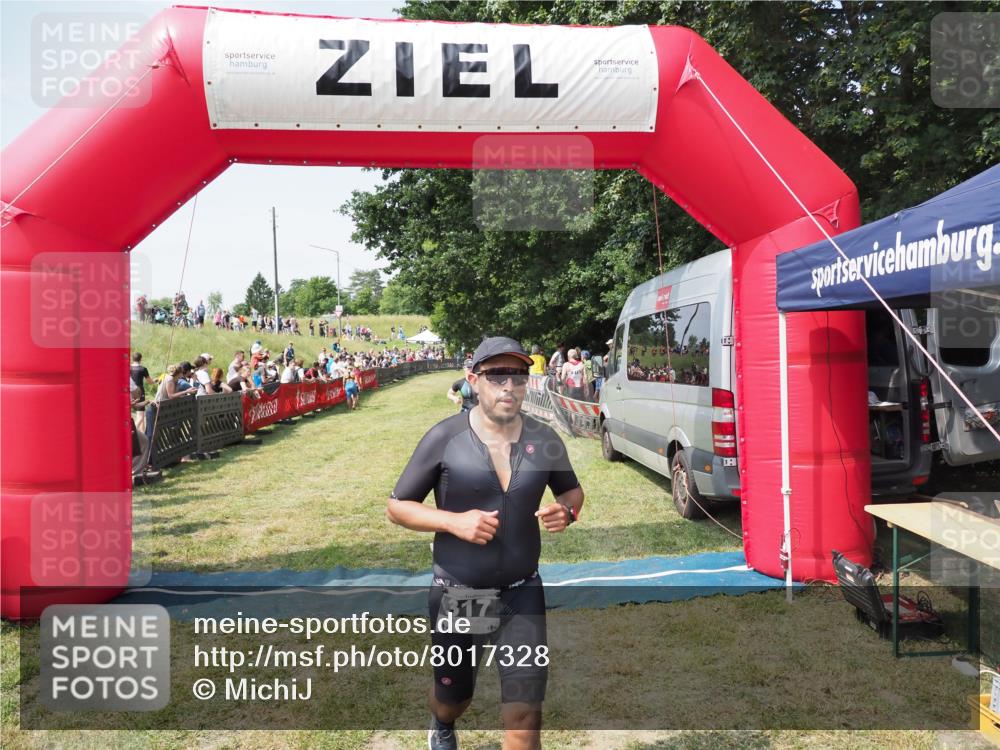21.06.2025 - 27. Vierlanden-Triathlon MichiJ http://msf.ph/oto/8017328 15.06.2026 11:33:17 Ziel 317, 508, 606 meine-sportfotos.de