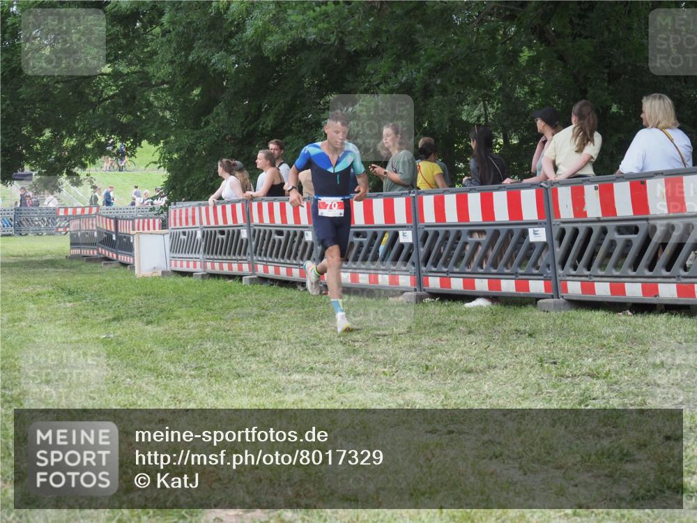21.06.2025 - 27. Vierlanden-Triathlon KatJ http://msf.ph/oto/8017329 15.06.2025 13:16:31 Ziel 70 meine-sportfotos.de