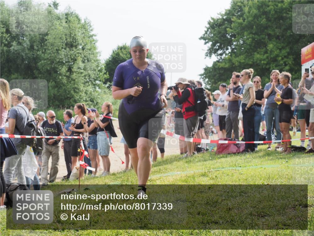 15.06.2025 - 27. Vierlanden-Triathlon KatJ http://msf.ph/oto/8017339 15.06.2025 10:16:37 Schwimmen 487, 491, 499, 526, 549, 574, 614, 634 meine-sportfotos.de