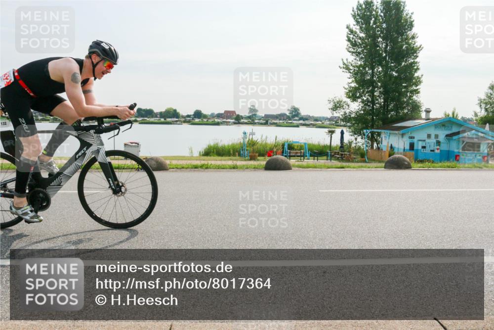 15.06.2025 - 27. Vierlanden-Triathlon H.Heesch http://msf.ph/oto/8017364 15.06.2025 09:19:22 Radfahren 77, 132, 135 meine-sportfotos.de