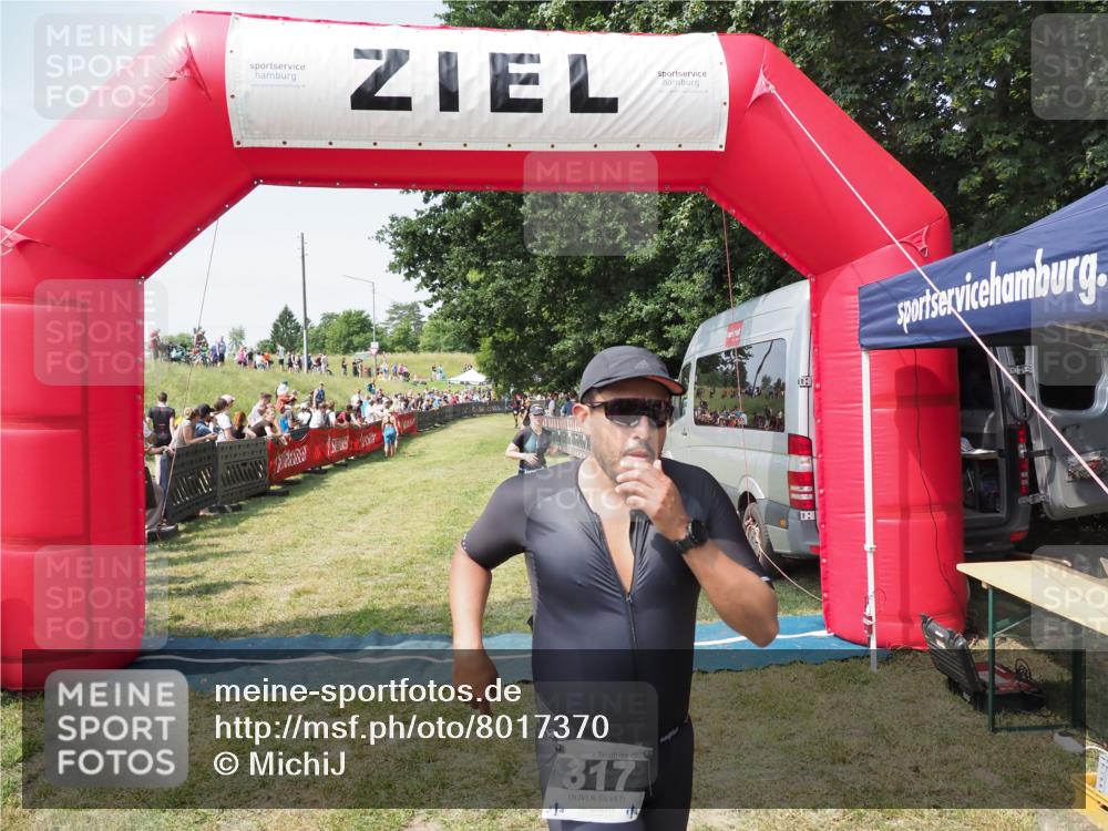 21.06.2025 - 27. Vierlanden-Triathlon MichiJ http://msf.ph/oto/8017370 15.06.2026 11:33:17 Ziel 317, 508, 606 meine-sportfotos.de