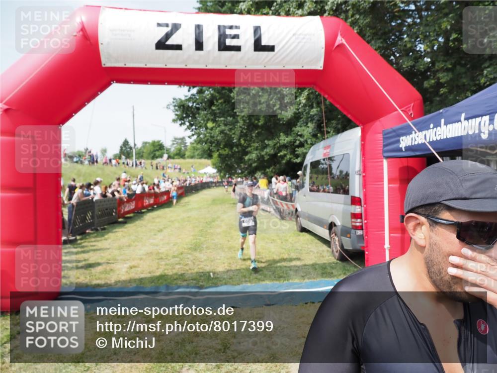 21.06.2025 - 27. Vierlanden-Triathlon MichiJ http://msf.ph/oto/8017399 15.06.2026 11:33:18 Ziel 317, 508, 606 meine-sportfotos.de