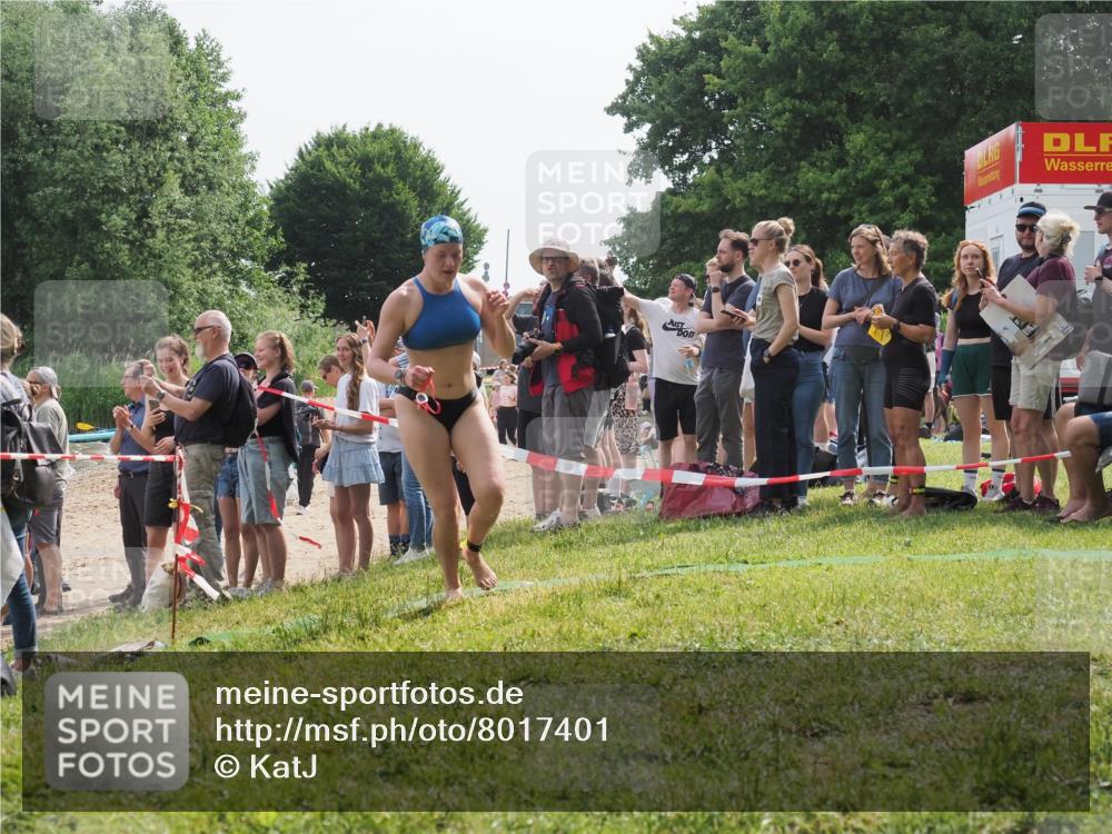 15.06.2025 - 27. Vierlanden-Triathlon KatJ http://msf.ph/oto/8017401 15.06.2025 10:16:48 Schwimmen 501, 516, 604, 633 meine-sportfotos.de