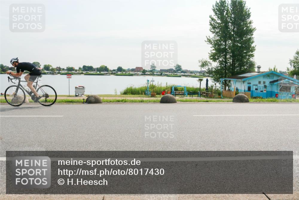 15.06.2025 - 27. Vierlanden-Triathlon H.Heesch http://msf.ph/oto/8017430 15.06.2025 09:19:24 Radfahren 12, 77, 132, 135 meine-sportfotos.de