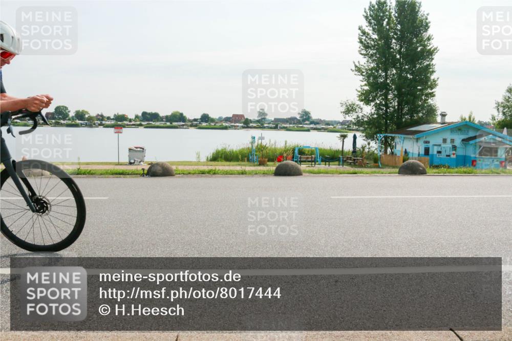 15.06.2025 - 27. Vierlanden-Triathlon H.Heesch http://msf.ph/oto/8017444 15.06.2025 09:19:26 Radfahren 12, 77, 135 meine-sportfotos.de