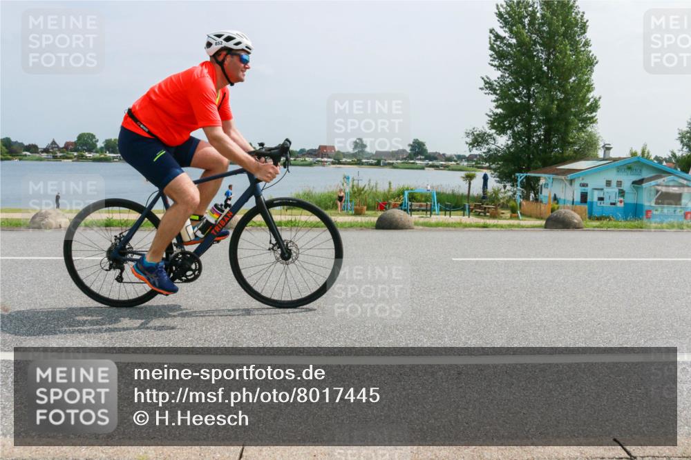 21.06.2025 - 27. Vierlanden-Triathlon H.Heesch http://msf.ph/oto/8017445 15.06.2025 11:58:58 Radfahren 852, 856 meine-sportfotos.de