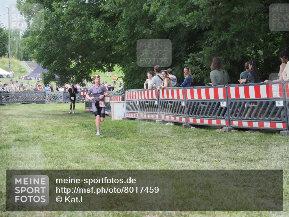 21.06.2025 - 27. Vierlanden-Triathlon KatJ http://msf.ph/oto/8017459 15.06.2025 13:17:36 Ziel 216, 862 meine-sportfotos.de
