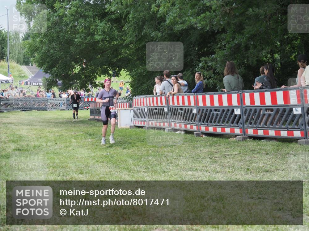 21.06.2025 - 27. Vierlanden-Triathlon KatJ http://msf.ph/oto/8017471 15.06.2025 13:17:36 Ziel 216, 862 meine-sportfotos.de