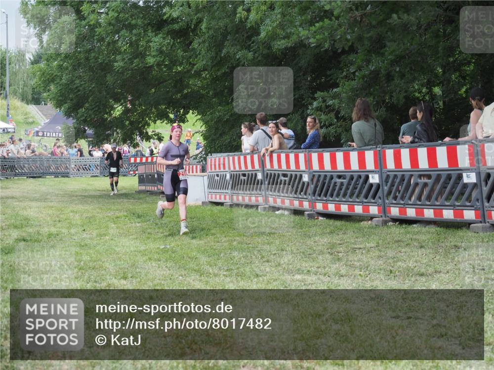 21.06.2025 - 27. Vierlanden-Triathlon KatJ http://msf.ph/oto/8017482 15.06.2025 13:17:36 Ziel 216, 862 meine-sportfotos.de
