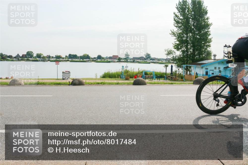 15.06.2025 - 27. Vierlanden-Triathlon H.Heesch http://msf.ph/oto/8017484 15.06.2025 09:19:36 Radfahren 120, 122, 128 meine-sportfotos.de