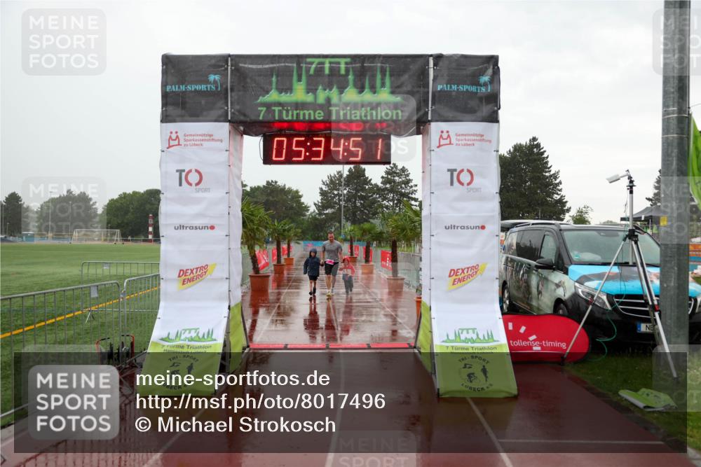 15.06.2025 - 7 Türme Triathlon Michael Strokosch http://msf.ph/oto/8017496 15.06.2025 15:34:51 Ziel  meine-sportfotos.de