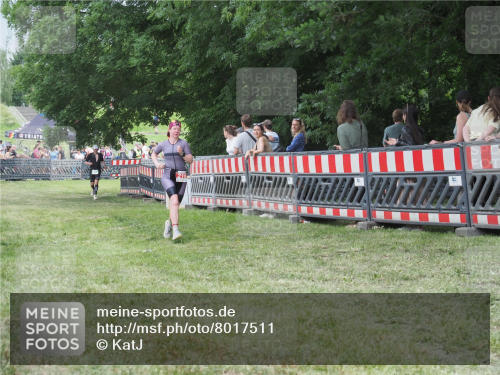 21.06.2025 - 27. Vierlanden-Triathlon KatJ http://msf.ph/oto/8017511 15.06.2025 13:17:36 Ziel 216, 862 meine-sportfotos.de