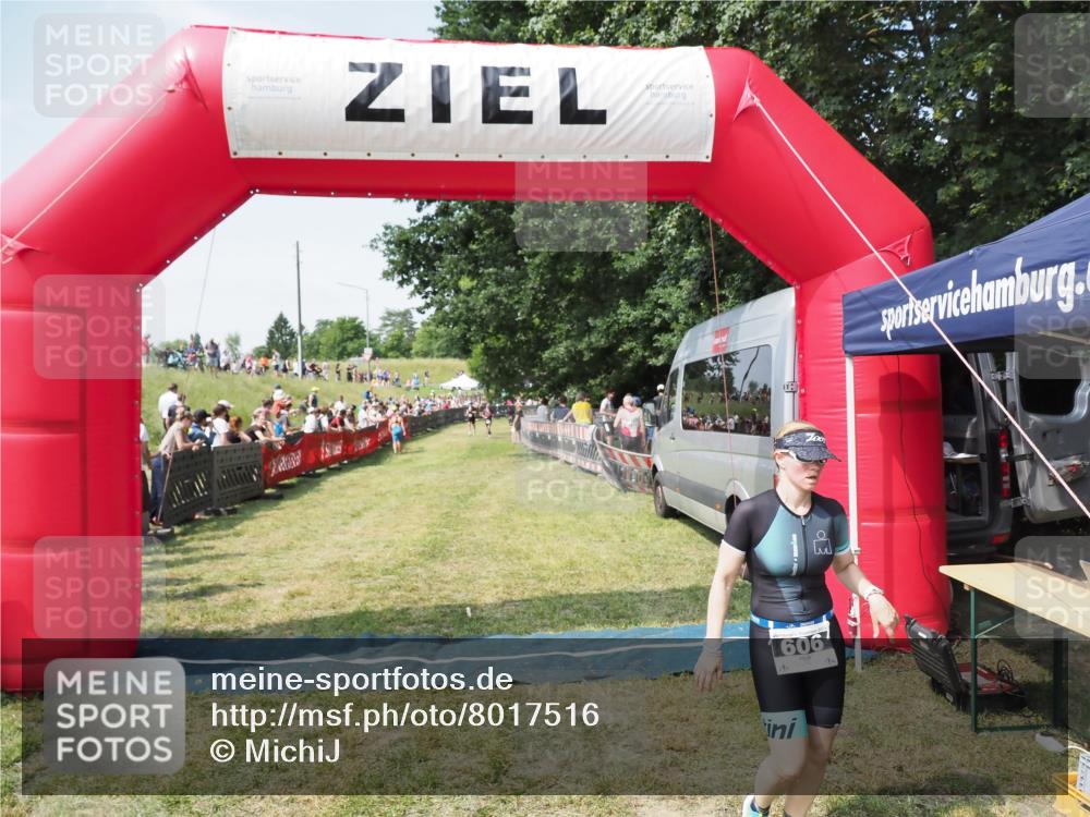 21.06.2025 - 27. Vierlanden-Triathlon MichiJ http://msf.ph/oto/8017516 15.06.2026 11:33:20 Ziel 317, 508, 606 meine-sportfotos.de