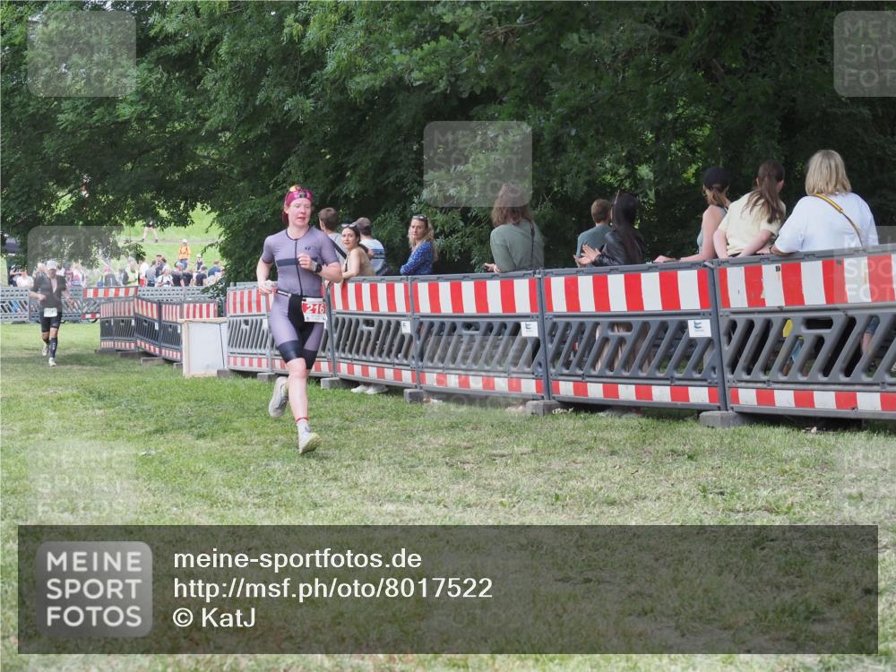 21.06.2025 - 27. Vierlanden-Triathlon KatJ http://msf.ph/oto/8017522 15.06.2025 13:17:37 Ziel 216, 862 meine-sportfotos.de