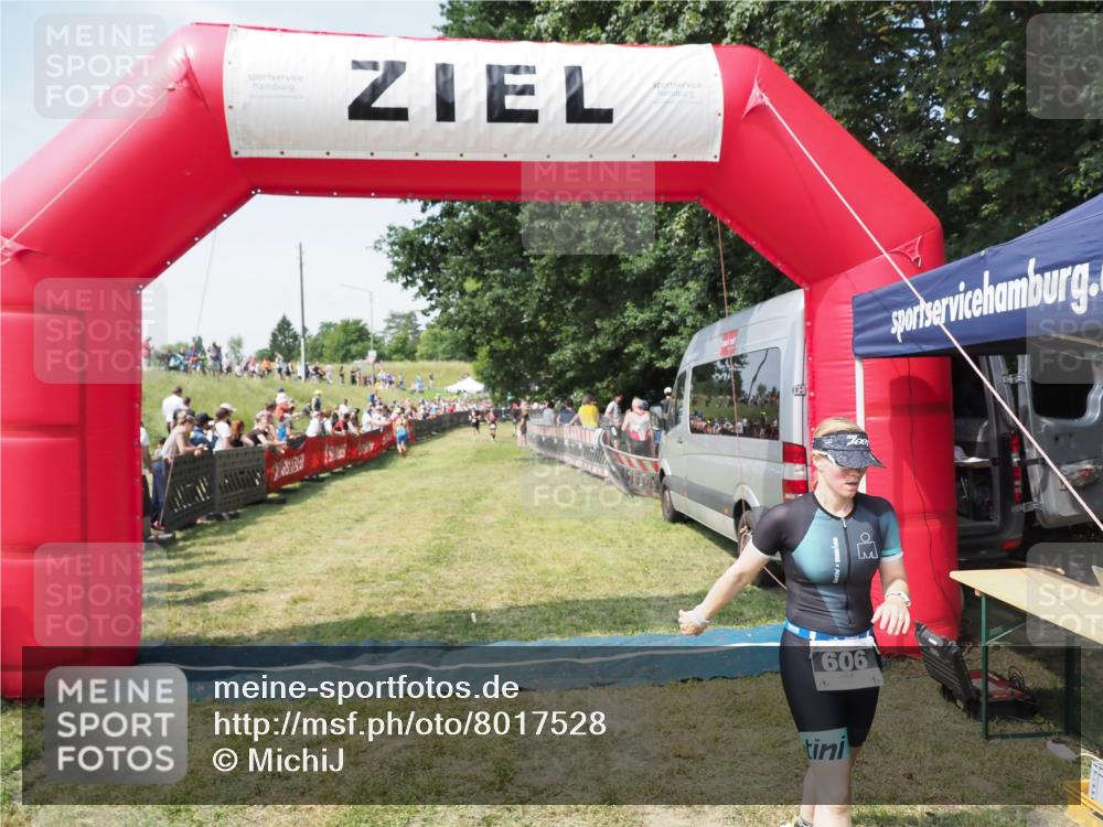 21.06.2025 - 27. Vierlanden-Triathlon MichiJ http://msf.ph/oto/8017528 15.06.2026 11:33:20 Ziel 317, 508, 606 meine-sportfotos.de