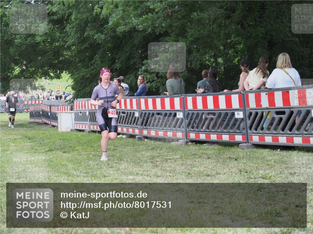 21.06.2025 - 27. Vierlanden-Triathlon KatJ http://msf.ph/oto/8017531 15.06.2025 13:17:37 Ziel 216, 862 meine-sportfotos.de