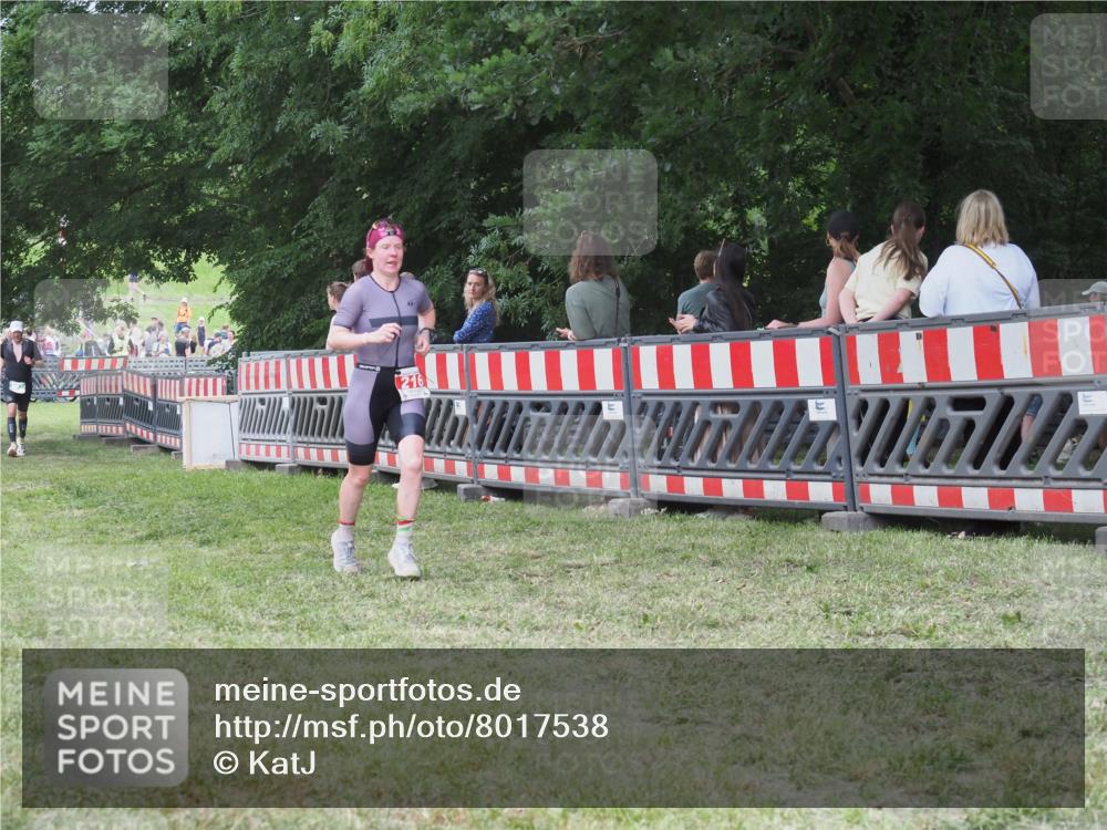 21.06.2025 - 27. Vierlanden-Triathlon KatJ http://msf.ph/oto/8017538 15.06.2025 13:17:37 Ziel 216, 862 meine-sportfotos.de