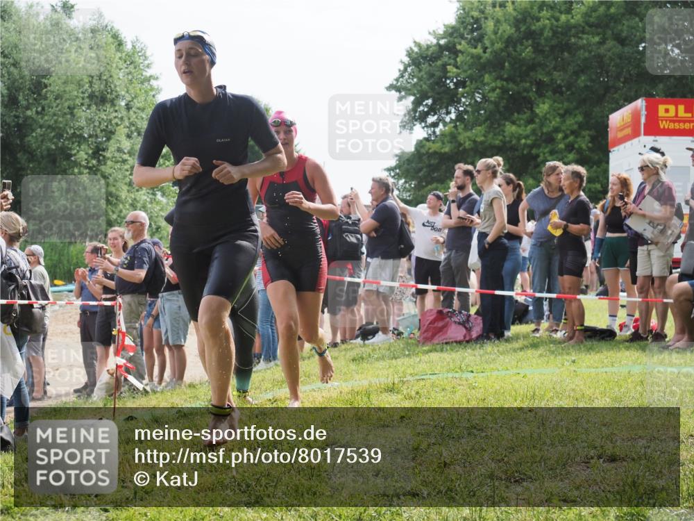 15.06.2025 - 27. Vierlanden-Triathlon KatJ http://msf.ph/oto/8017539 15.06.2025 10:16:52 Schwimmen 501, 516, 551, 595, 604, 633 meine-sportfotos.de