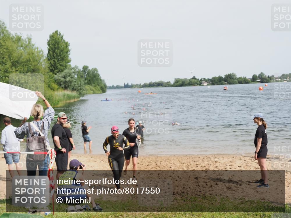21.06.2025 - 27. Vierlanden-Triathlon MichiJ http://msf.ph/oto/8017550 15.06.2026 10:17:47 Schwimmen 493, 522, 537, 563, 571 meine-sportfotos.de