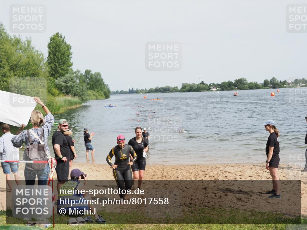 21.06.2025 - 27. Vierlanden-Triathlon MichiJ http://msf.ph/oto/8017558 15.06.2026 10:17:47 Schwimmen 493, 522, 537, 563, 571 meine-sportfotos.de