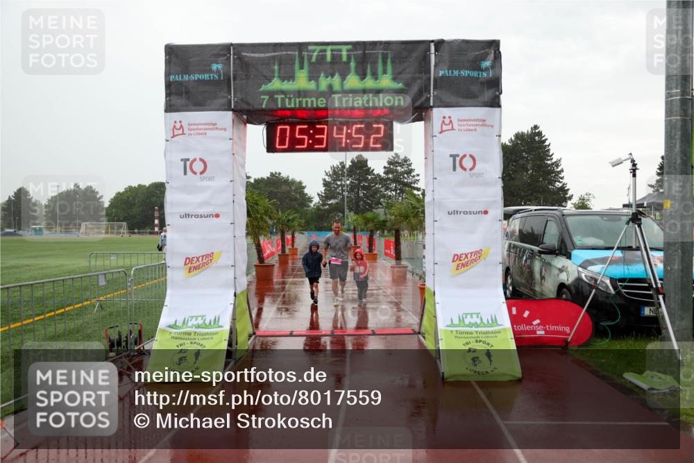 15.06.2025 - 7 Türme Triathlon Michael Strokosch http://msf.ph/oto/8017559 15.06.2025 15:34:52 Ziel  meine-sportfotos.de