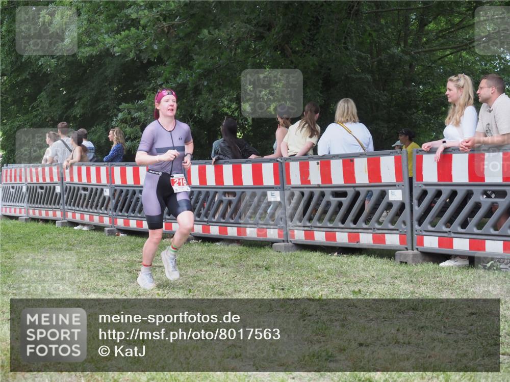 21.06.2025 - 27. Vierlanden-Triathlon KatJ http://msf.ph/oto/8017563 15.06.2025 13:17:38 Ziel 216, 862 meine-sportfotos.de