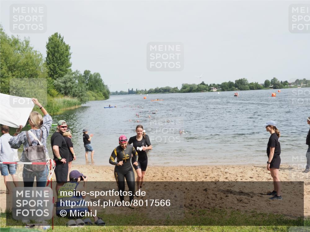 21.06.2025 - 27. Vierlanden-Triathlon MichiJ http://msf.ph/oto/8017566 15.06.2026 10:17:47 Schwimmen 493, 522, 537, 563, 571 meine-sportfotos.de