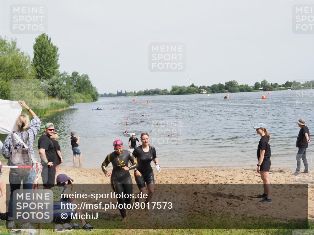 21.06.2025 - 27. Vierlanden-Triathlon MichiJ http://msf.ph/oto/8017573 15.06.2026 10:17:48 Schwimmen 493, 522, 563, 571 meine-sportfotos.de