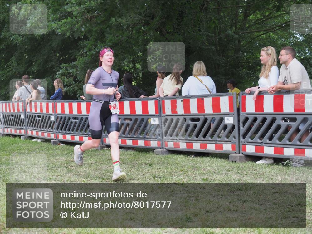 21.06.2025 - 27. Vierlanden-Triathlon KatJ http://msf.ph/oto/8017577 15.06.2025 13:17:38 Ziel 216, 862 meine-sportfotos.de