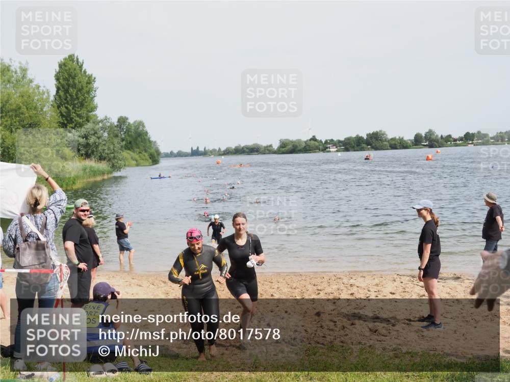 21.06.2025 - 27. Vierlanden-Triathlon MichiJ http://msf.ph/oto/8017578 15.06.2026 10:17:48 Schwimmen 493, 522, 563, 571 meine-sportfotos.de
