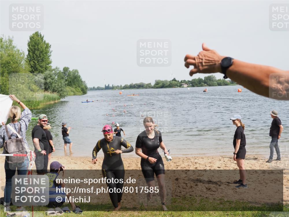 21.06.2025 - 27. Vierlanden-Triathlon MichiJ http://msf.ph/oto/8017585 15.06.2026 10:17:49 Schwimmen 493, 522, 563, 571 meine-sportfotos.de