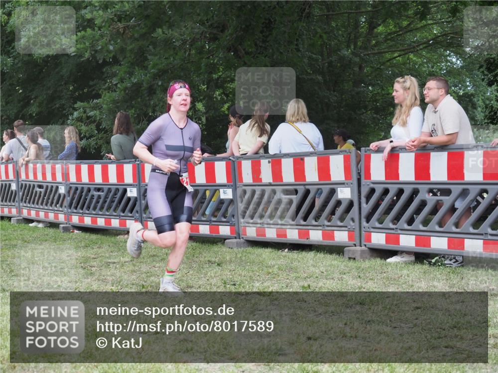 21.06.2025 - 27. Vierlanden-Triathlon KatJ http://msf.ph/oto/8017589 15.06.2025 13:17:38 Ziel 216, 862 meine-sportfotos.de