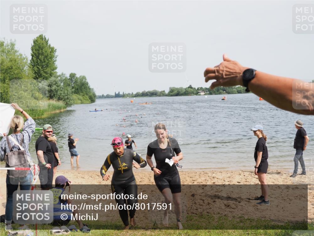 21.06.2025 - 27. Vierlanden-Triathlon MichiJ http://msf.ph/oto/8017591 15.06.2026 10:17:49 Schwimmen 493, 522, 563, 571 meine-sportfotos.de