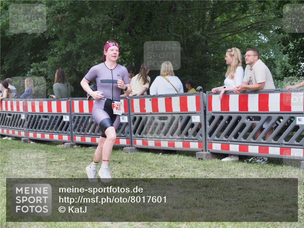 21.06.2025 - 27. Vierlanden-Triathlon KatJ http://msf.ph/oto/8017601 15.06.2025 13:17:38 Ziel 216, 862 meine-sportfotos.de