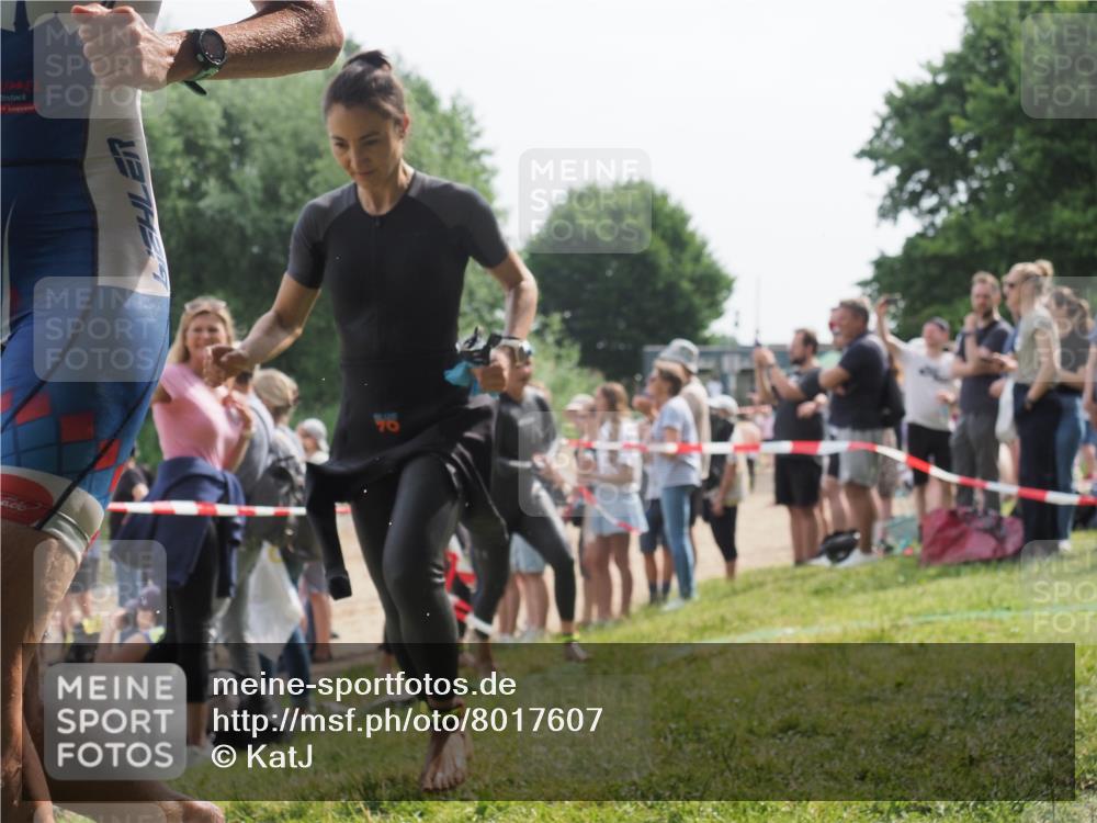 15.06.2025 - 27. Vierlanden-Triathlon KatJ http://msf.ph/oto/8017607 15.06.2025 10:16:59 Schwimmen 471, 484, 501, 551, 566, 595, 604, 610, 633 meine-sportfotos.de